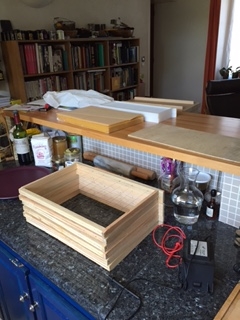 Je prépare le matériel pour filer les cadres nus.